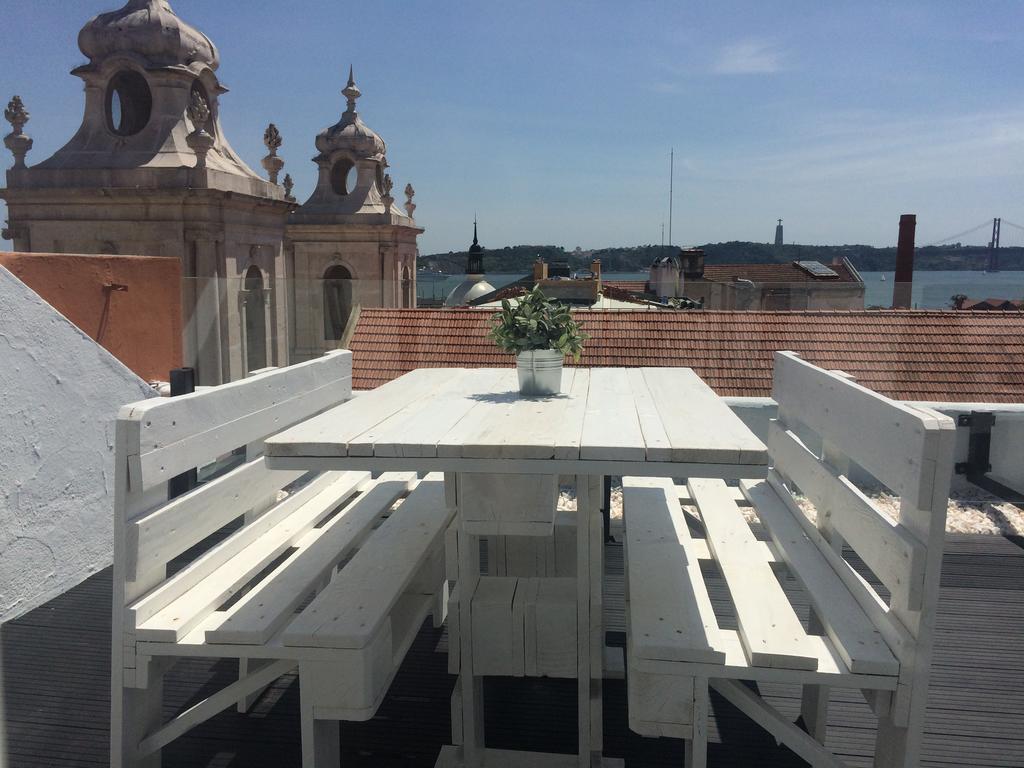 A Terrace On A Topfloor With A View Lissabon Buitenkant foto