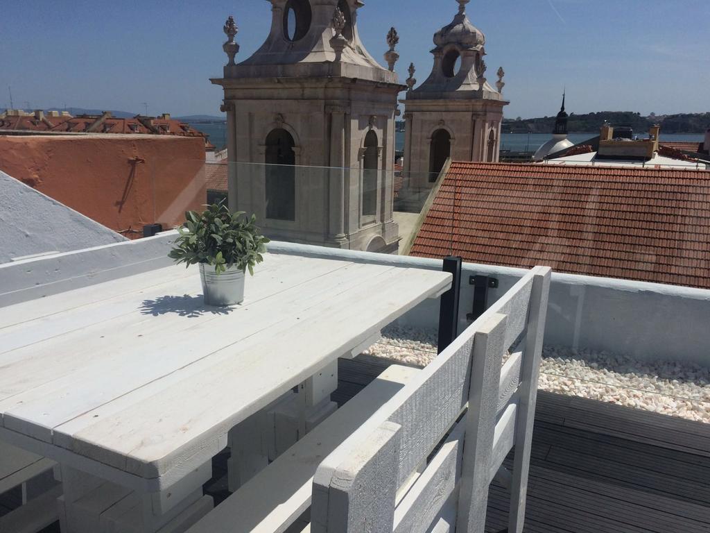 A Terrace On A Topfloor With A View Lissabon Buitenkant foto